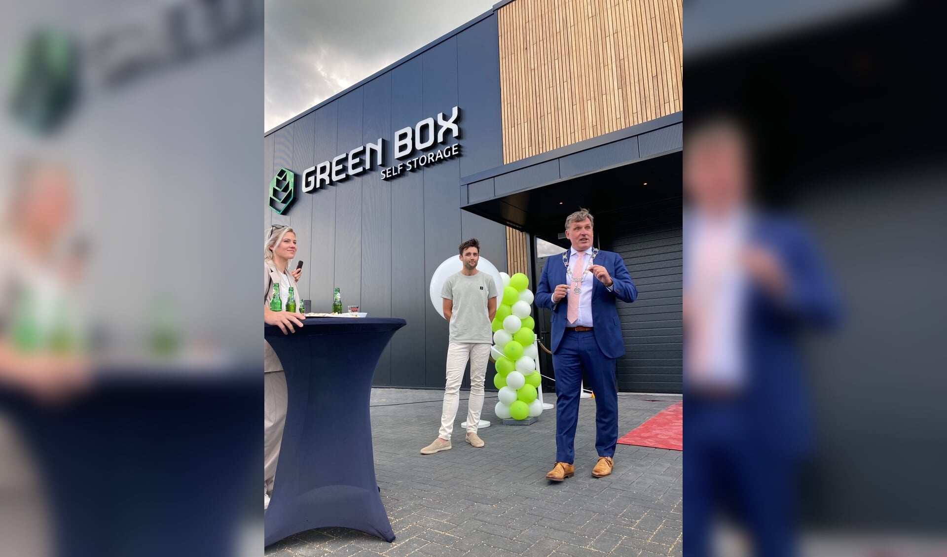 De eerste vestiging van Green Box Self-Storage werd officieel geopend door Jorrit Eijbersen, burgemeester van de gemeente Hellendoorn.
