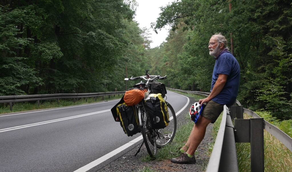 Alan Deakens fietst 4000 kilometer voor de slachtoffers in Oekraïne.