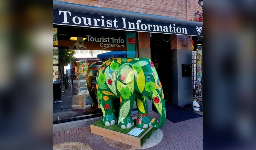 <p>De vrolijke, grote olifant met Noek&#39;s ontwerp staat voor de Tourist Info in Ootmarsum.</p>  