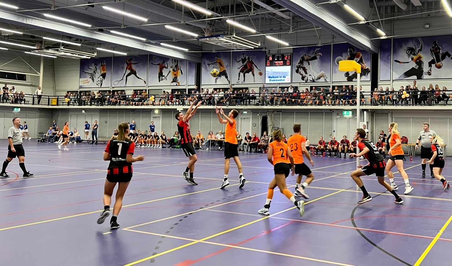 Bram Kerkhoven van NRC schiet tegen Team NL. (Foto: Erwin van den Broek)
