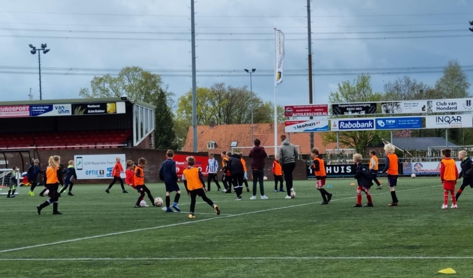 De jeugd komt weer sportief in actie.