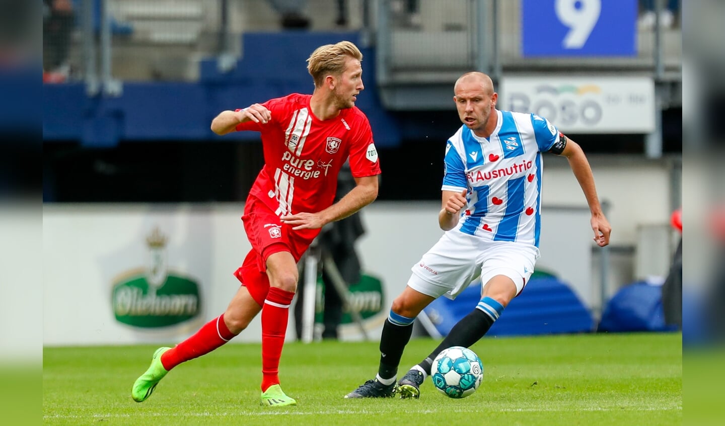 Michel Vlap in actie met FC Twente in en tegen SC Heerenveen. (Foto: Bas Everhard/FC Twente Media)