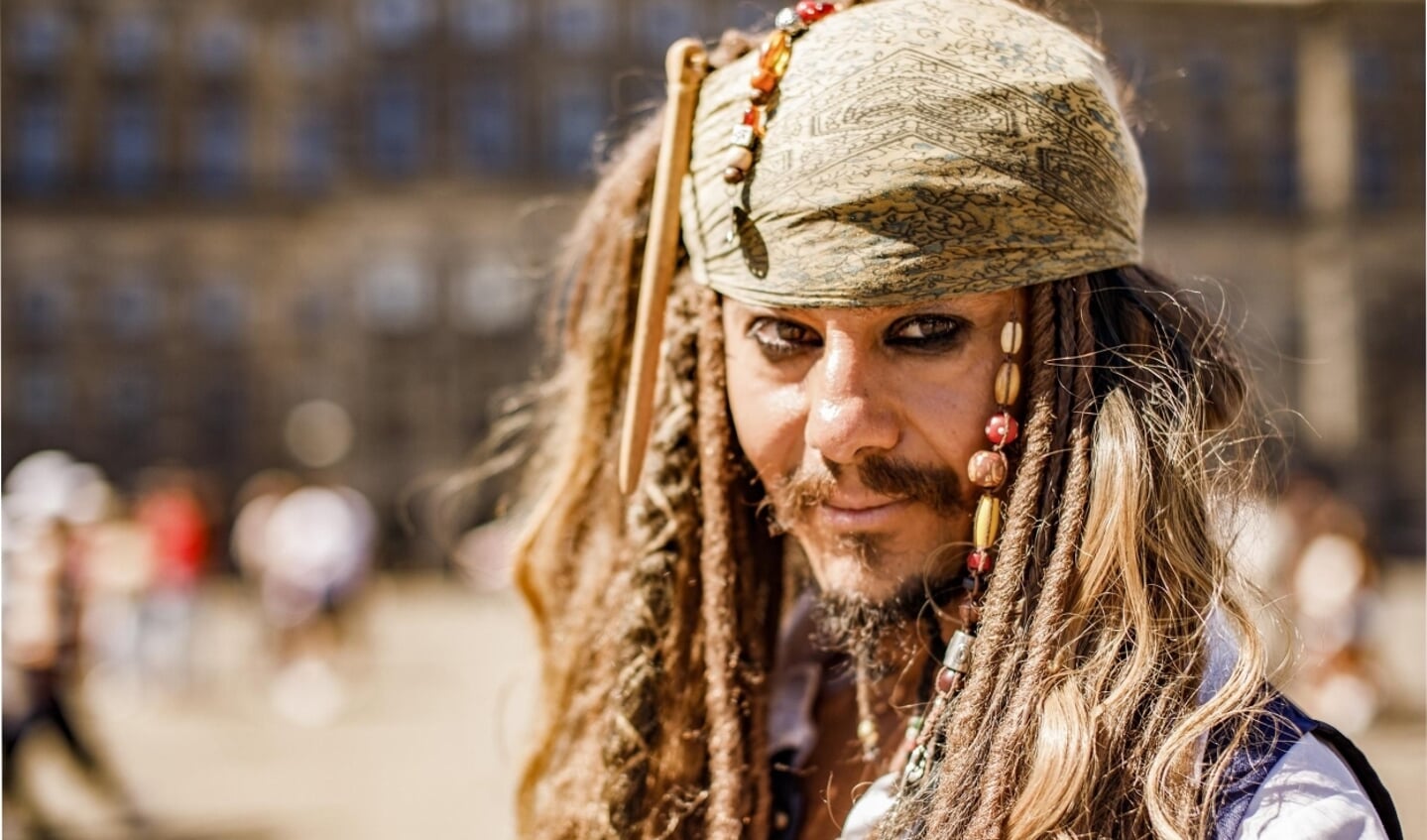 Jack Sparrow is te gast bij de Braderie op de Woonboulevard.