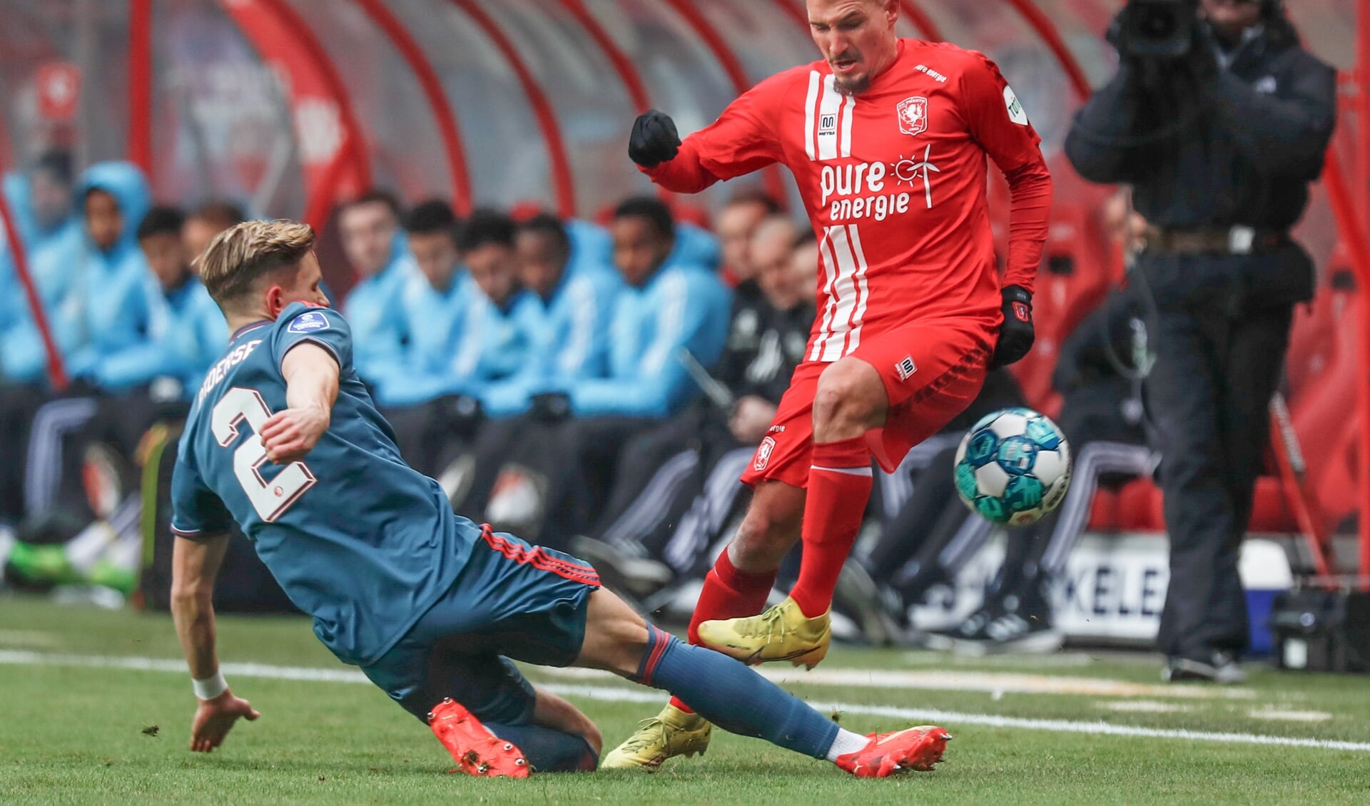 Michal Sadilek in actie tegen Feyenoord. (Foto: Bas Everhard/FC Twente Media)