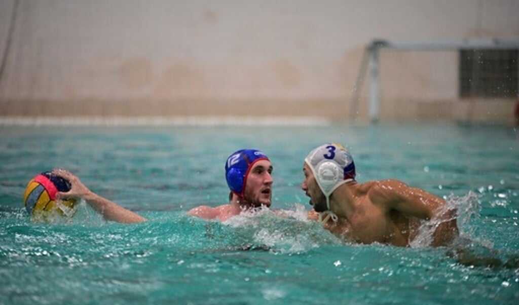 Jorn Muller in actie tegen Enka In Kwartfinale LEN Challenger Cup (foto: Wim Beunk)