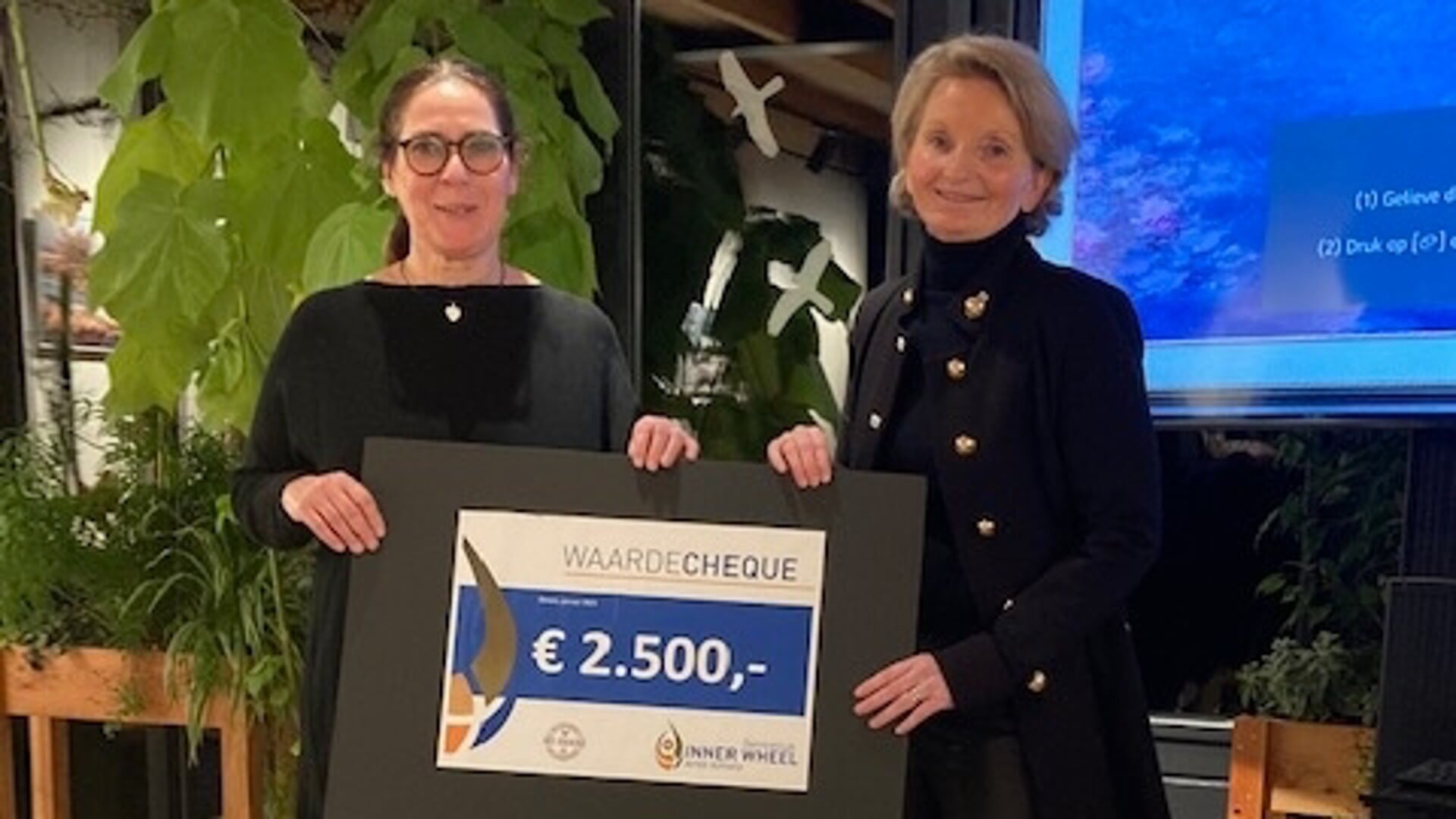 Een mooie cheque voor De Eethoek