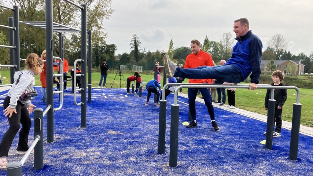 Wethouder Van Mierlo opende het sport- en beweegpark Sluitersveld.