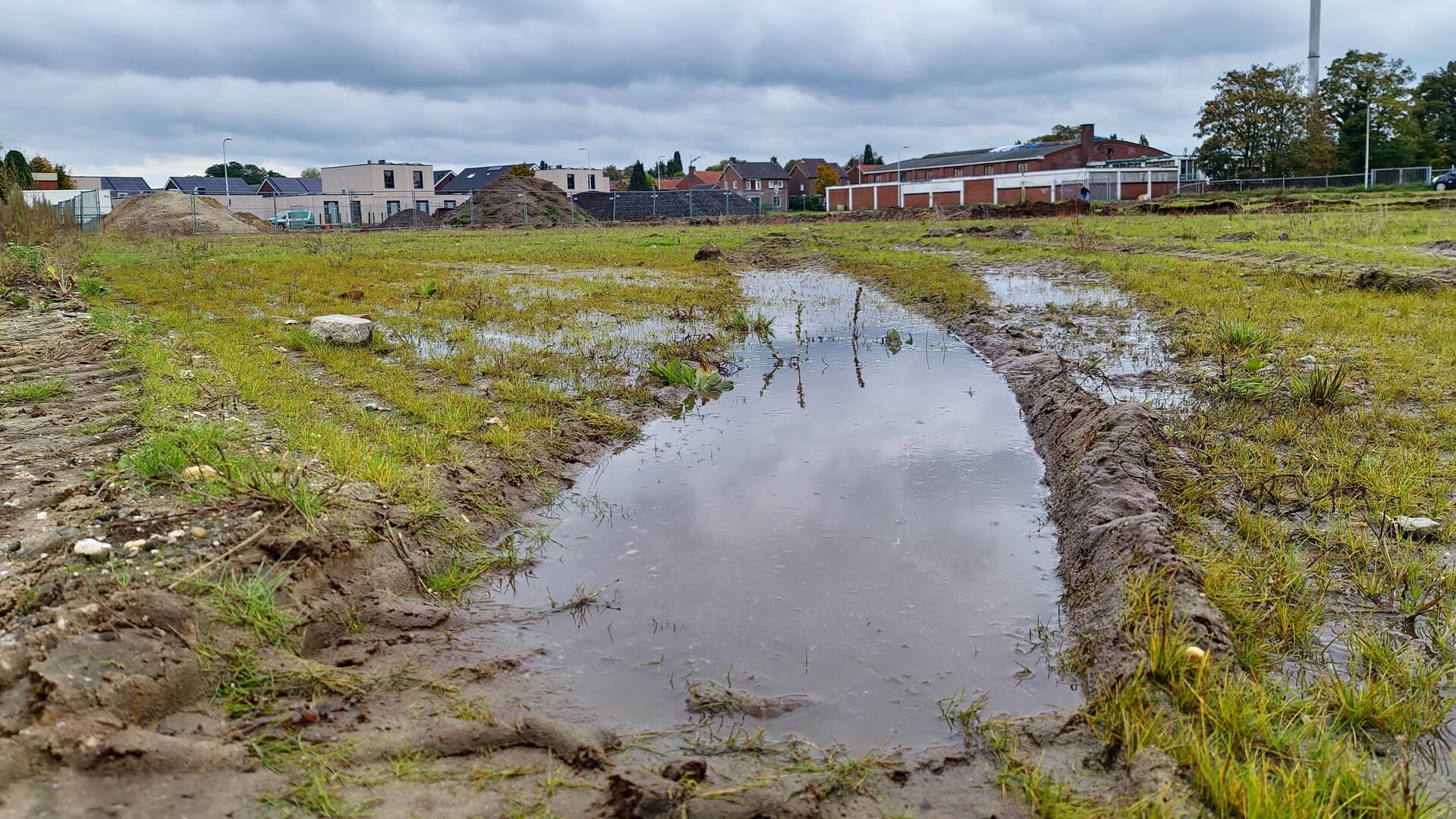 De bedoeling was om een Knarrenhof voor senioren op het Enkcoterrein te bouwen. Maar omdat de woningen te groot zijn, is hiervan afgezien.