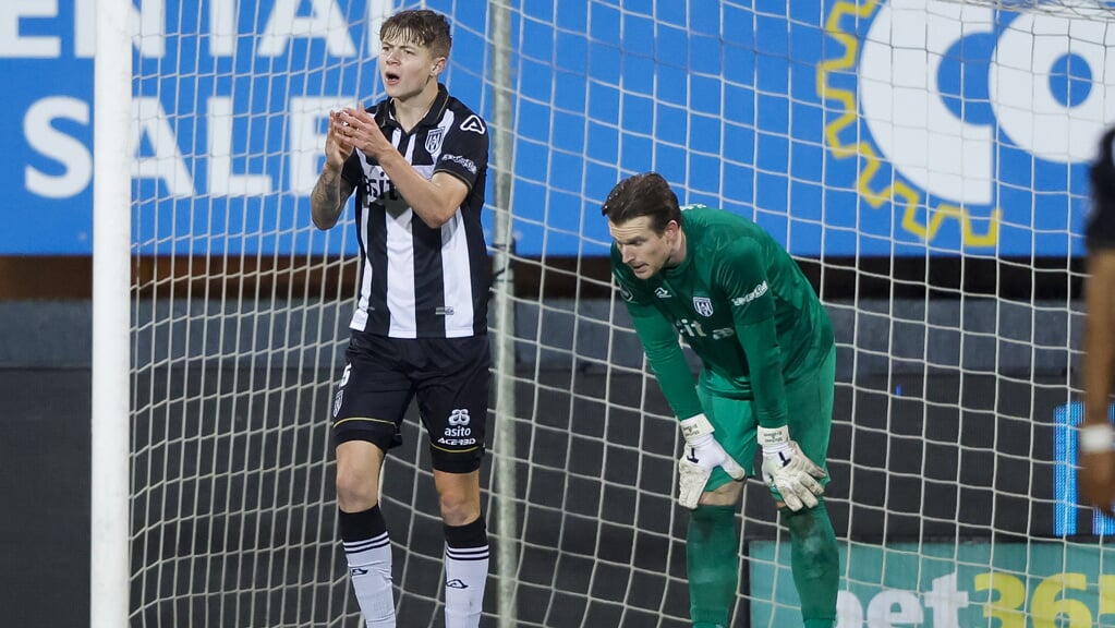 Stijn Bultman en Michael Brouwer tijdens Fortuna - Heracles. (Foto: Michael Bulder/NES Images)