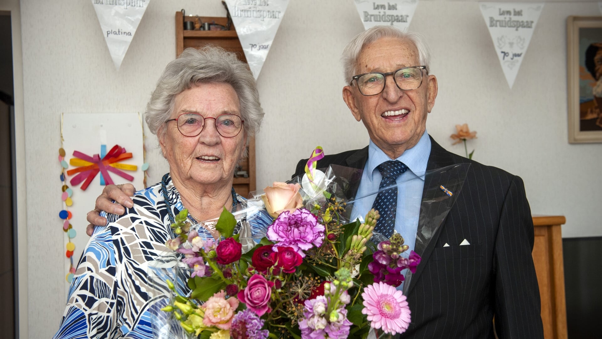 Het echtpaar Woudstra is 70 jaar getrouwd. (Foto: Robert Hoetink).