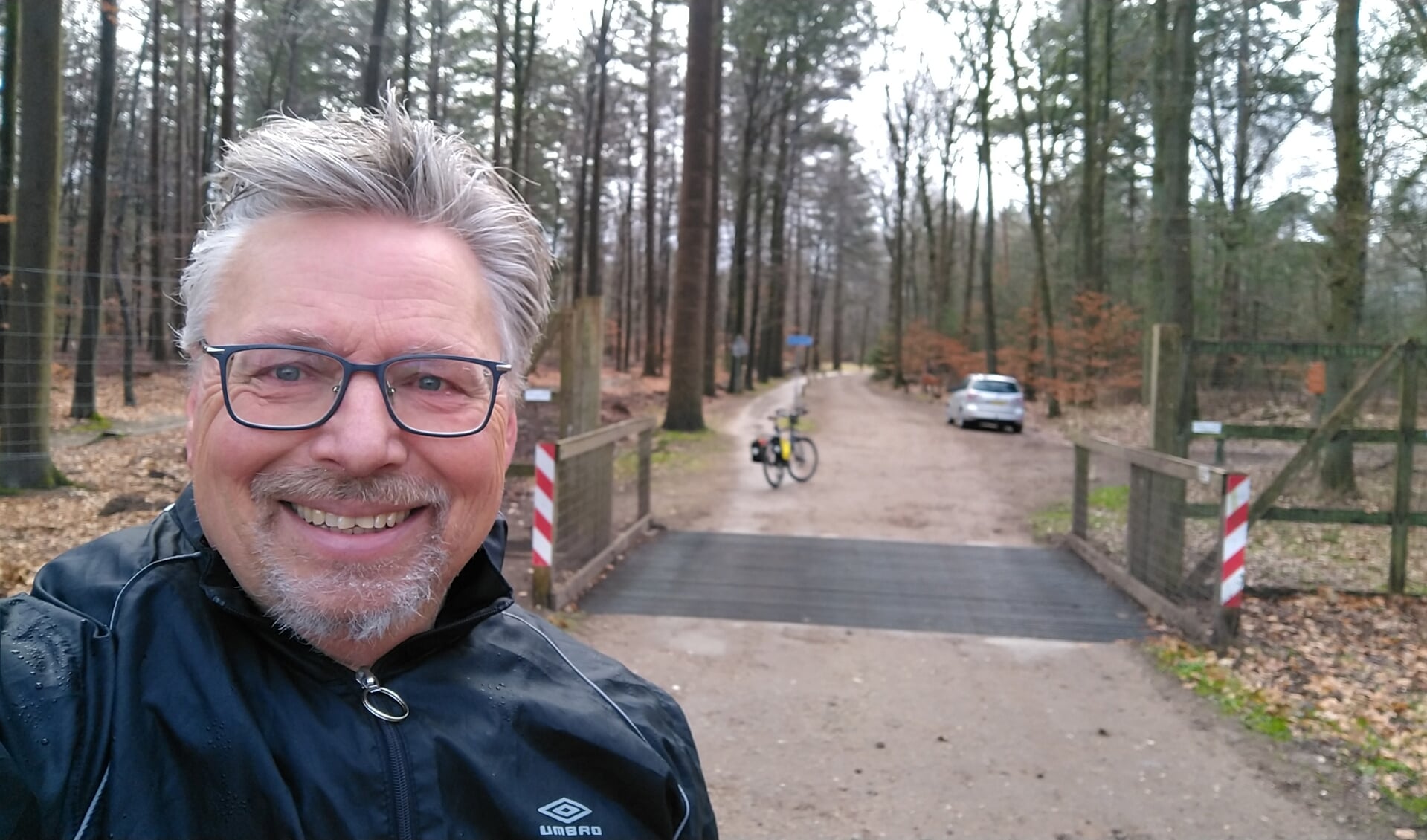 Heracles-fan Theo Vos: op de fiets naar Den Haag..