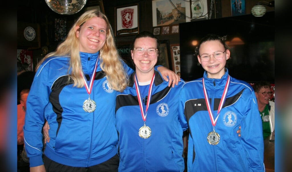 Het winnende team van KV Vooruitzicht: Linda Hemmer-Benneker, Leonie Averskamp en Evy oude Egberink (T/F: Martin Meijerink)
