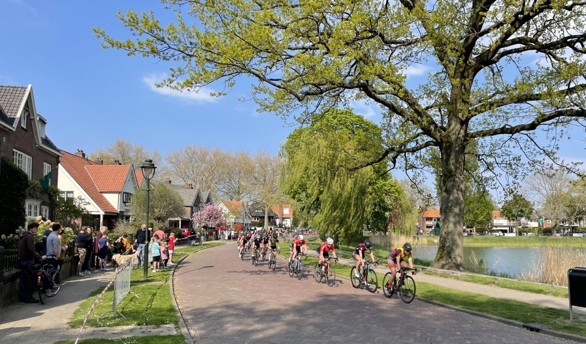 Wielrenners in een eerdere editie van de Ronde van de Vijver. 