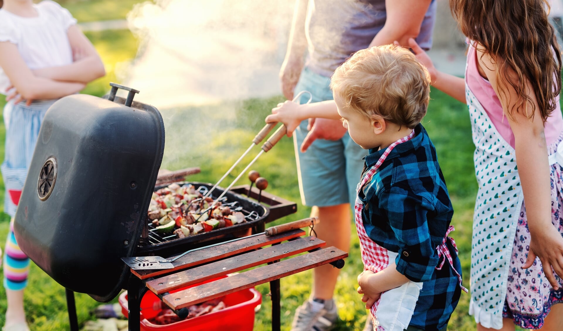 Let ook zeker goed op kinderen rond de barbecue; ze kunnen snel gewond raken of een barbecue omver lopen.