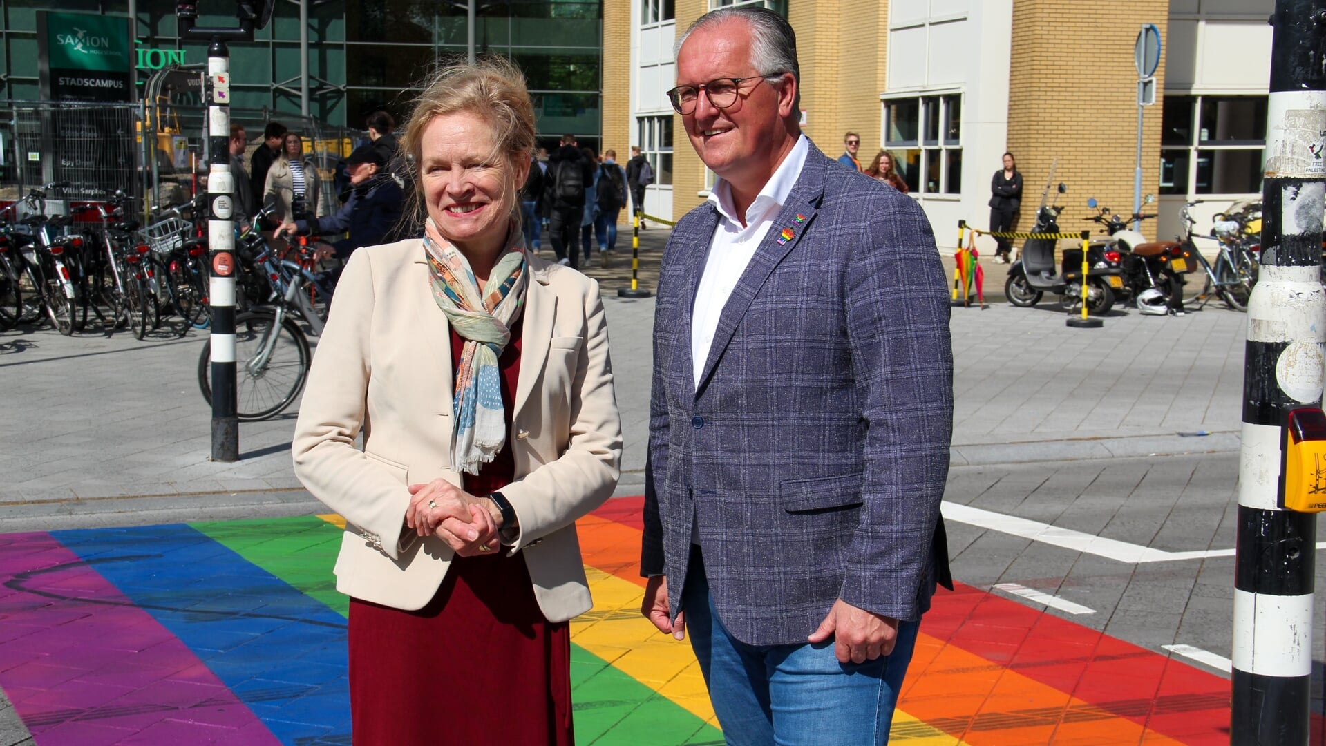 Enschede heeft weer een Regenboogpad.