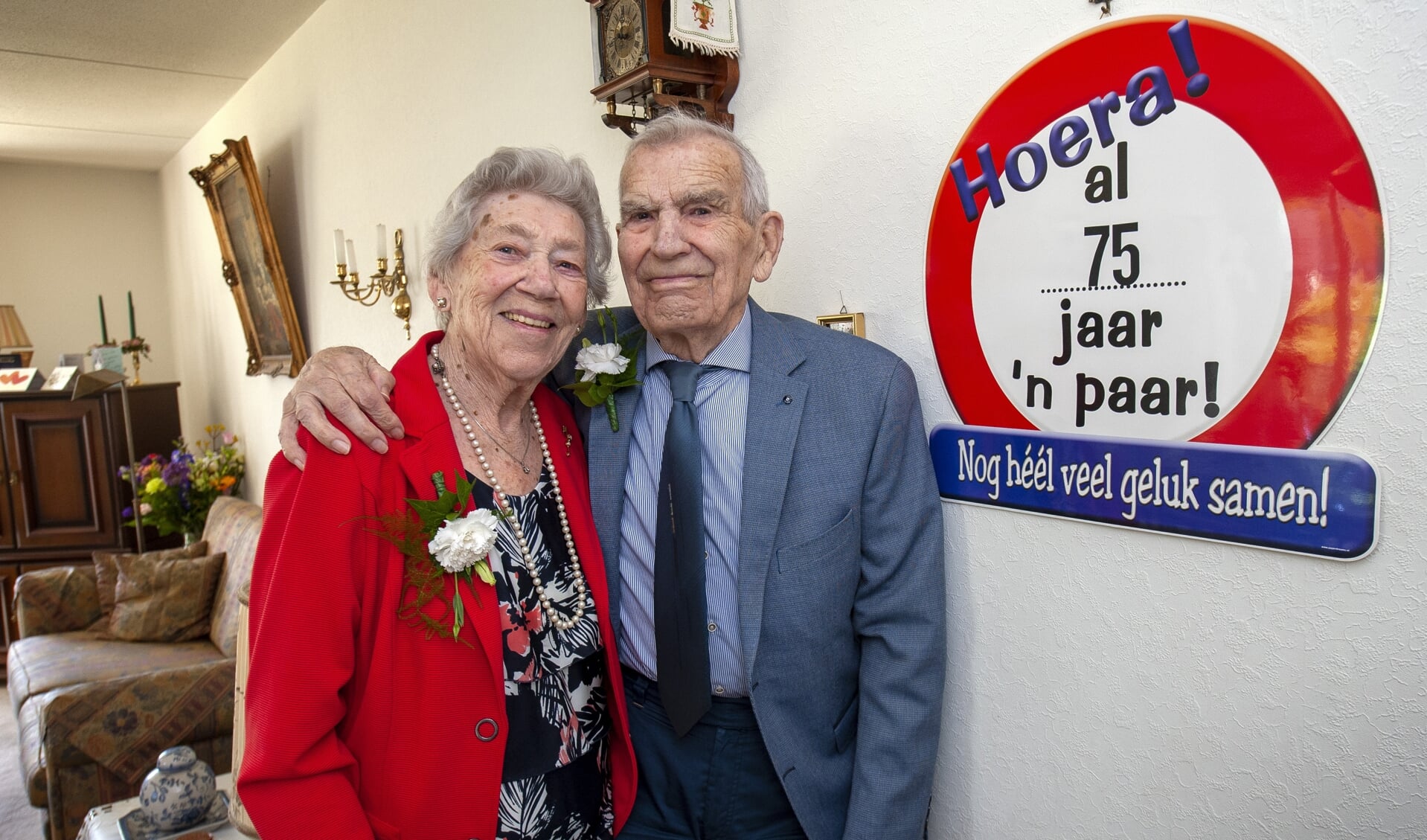 Henk en Lammie ('met y mag ook, officieel is het Lammie') Mulder zijn75 jaar getrouwd. (Foto: Robert Hoetink)