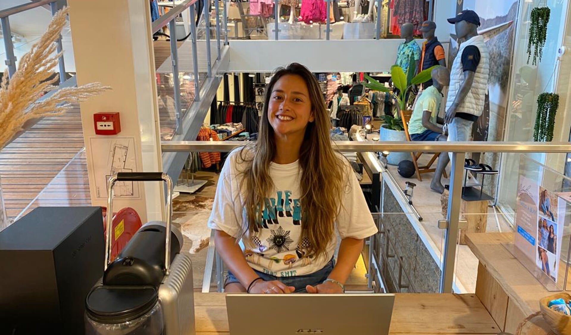 Christy Smits viert haar 12,5-jarig jubileum bij Sans. Haar feliciteren kan op donderdag 1 juni.