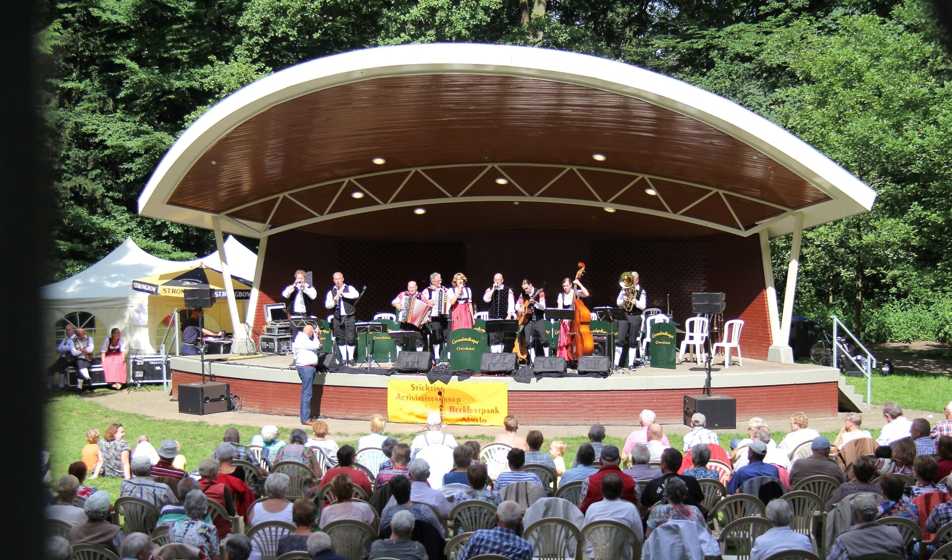 In het Beeklustpark worden meerdere gratis concerten gegeven.