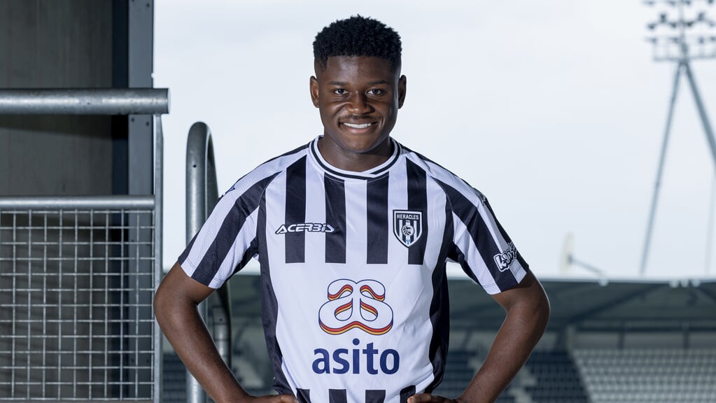 Bryan Limbombe heeft getekend bij Heracles Almelo (Nesimages/Michael Bulder)