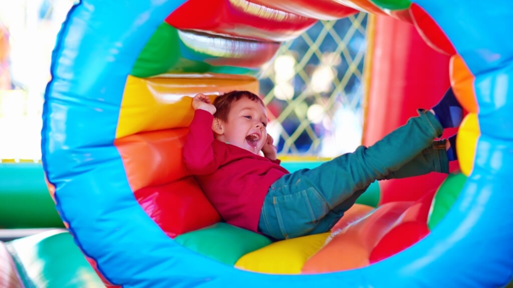 De Braderie heeft er een Springkussen Festijn bij. (Foto: Wouter Bos)