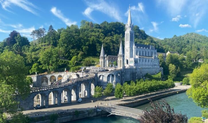 De bedevaart naar Lourdes maakt altijd een hele indruk.