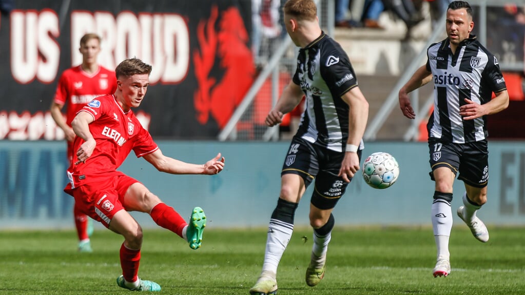 Daan Rots in actie tegen Heracles. (Foto: Bas Everhard)