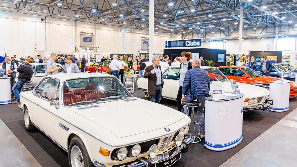 Er zijn 1250 exposanten van onder meer klassieke auto's tijdens de 34e editie van Techno-Classica Essen. 