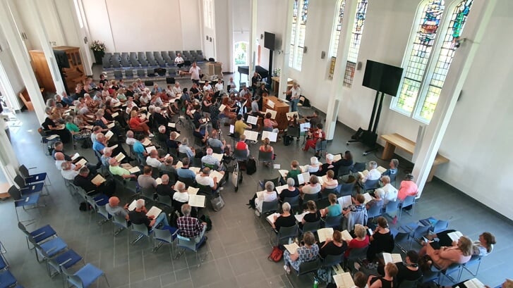 STEM houdt een Meezingconcert in de Ontmoetingskerk.