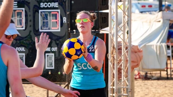 Marije Konink op het WK Beachkorfbal.