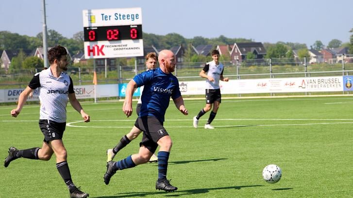 Spits René Koezen scoorde twee belangrijke doelpunten. (Foto: xChar)
