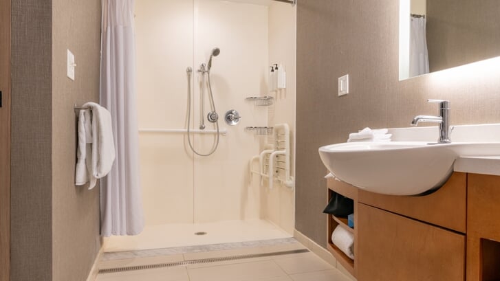 Een aangepaste badkamer helpt al veel om een woning levensloopbestendig te maken. Maar het kan ook een flinke investering zijn voor een huiseigenaar.