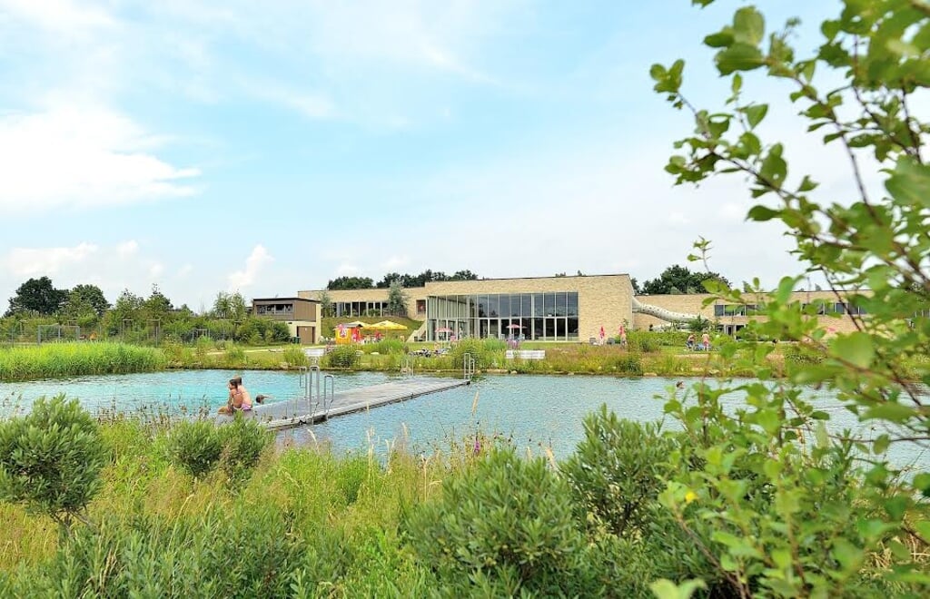 Onbeperkt en ongechloreerd zwemmen in het natuurzwembad van het BadePark Bentheim.