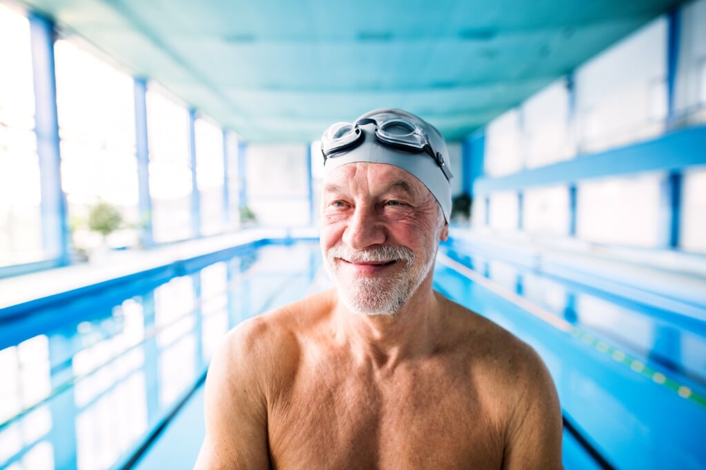 Statistisch lopen ouderen een verhoogd risico op verdrinking. Ga dus af en toe eens zwemmen in het lokale zwembad om dit bij te houden.