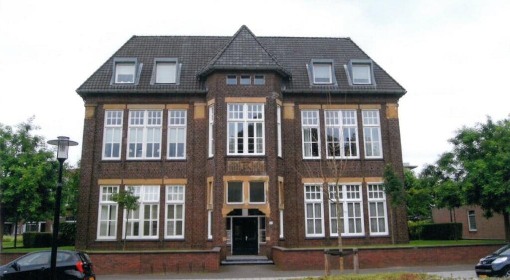 Vroeger werden er lessen gevolgd in het gebouw aan de Paul Krugerstraat in Hengelo, later is het omgebouwd tot appartementen.