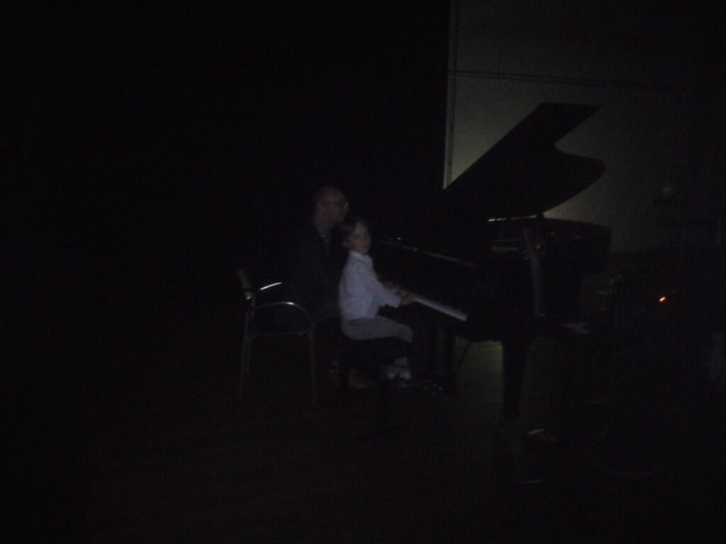 Piano spelen in de duisternis. Dat gebeurde in de Nacht van de Nacht. 