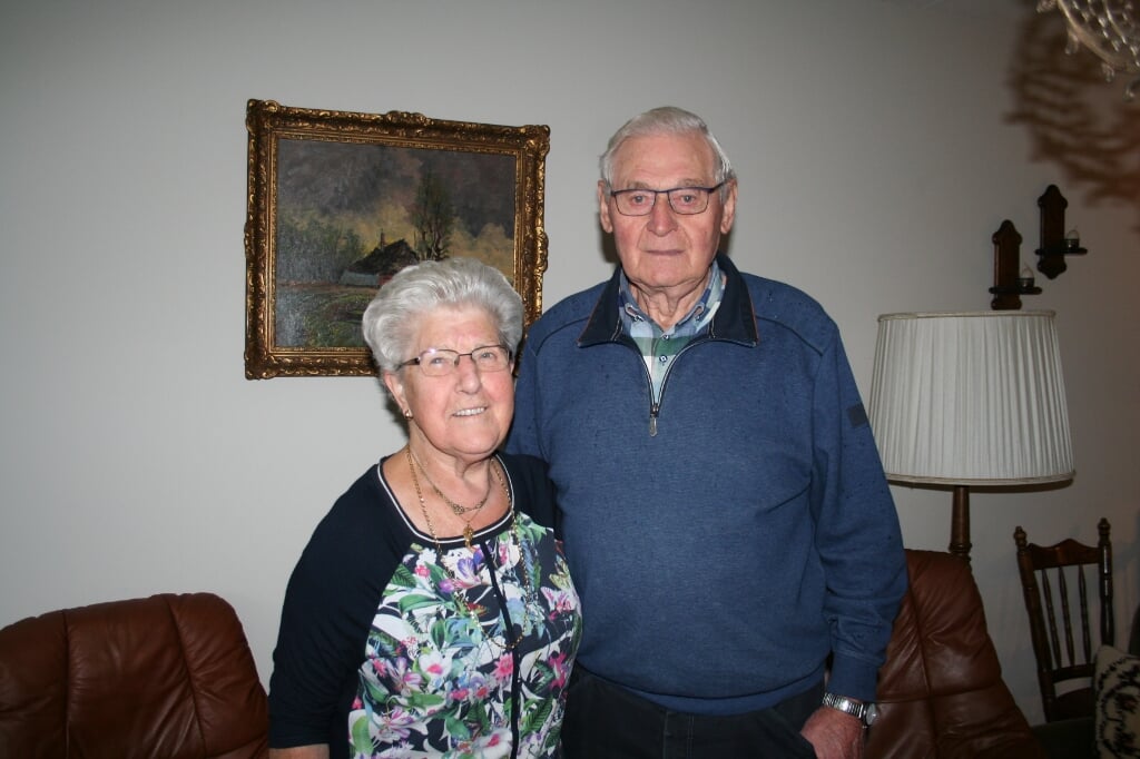 Het echtpaar Truus en Bernard Benneker uit De Lutte vierde dinsdag hun 60-jarig huwelijksjubileum.