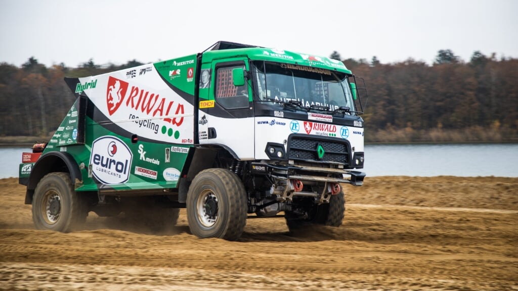Het Almelose Riwald Dakar Team is helemaal klaar voor de wereldberoemde rally. (Foto’s: Riwald Dakar Team)