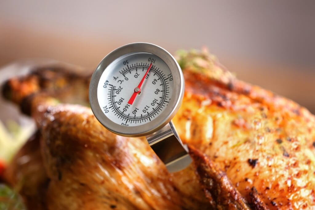 Een vleesthermometer is handig om de kerntemperatuur van vlees te meten. De veilige temperatuur loopt uiteen van soort tot soort.