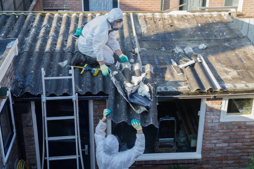 Voor het vervangen van daken gemaakt van bijvoorbeeld golfplaten met asbest was al subsidie mogelijk. Nu is er ook subsidie specifiek voor geschakelde asbestleidaken.