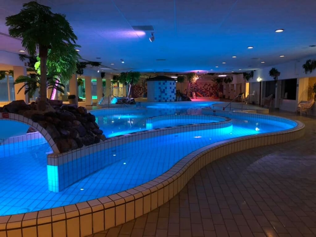 Zwembad De Kolk mag maximaal 600 mensen tegelijk ontvangen. Zij kunnen nu ook weer genieten van de bubbelbaden en sauna dankzij de versoepelde coronamaatregelen.