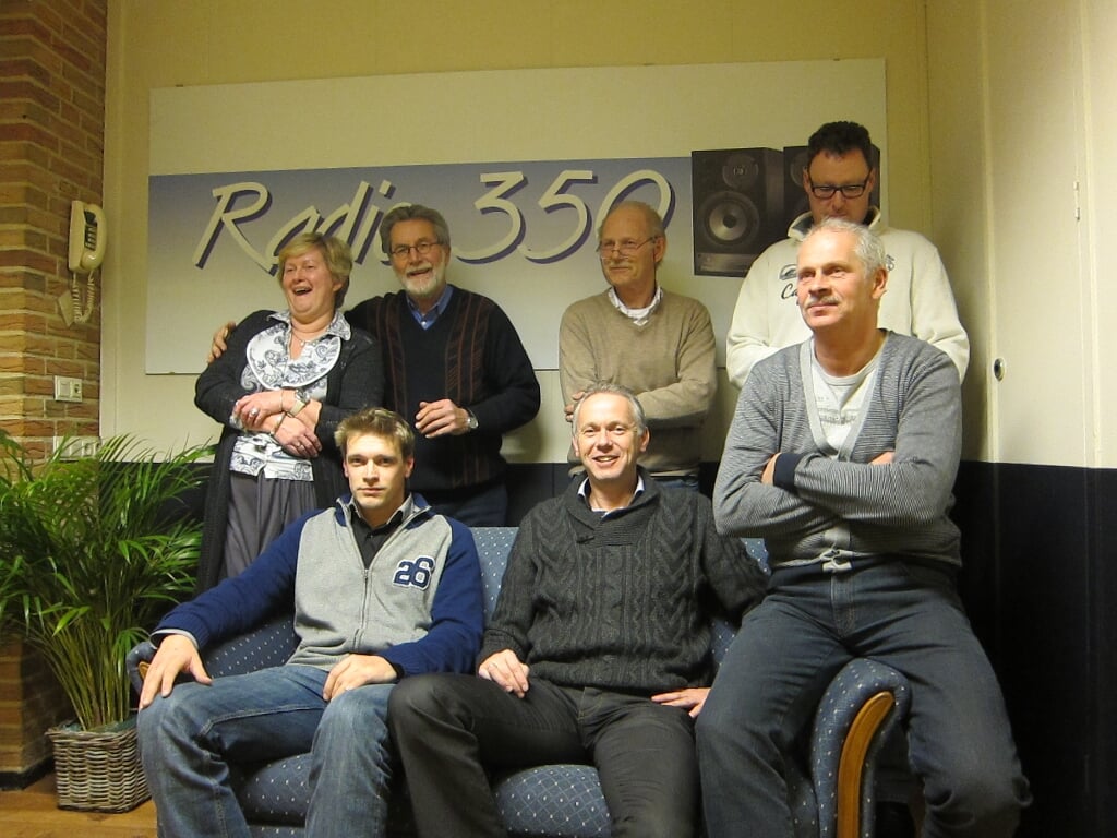 RIJSSEN - De crew van Platzat in 2012. Voorste rij van links naar recht Martin ter Denge, Johan Abbink, Gerrit ter Harmsel. Staand van links naar recht Anja Brok, Gerrit Kraa, Jan Slofstra en Olav Roeterdink. 