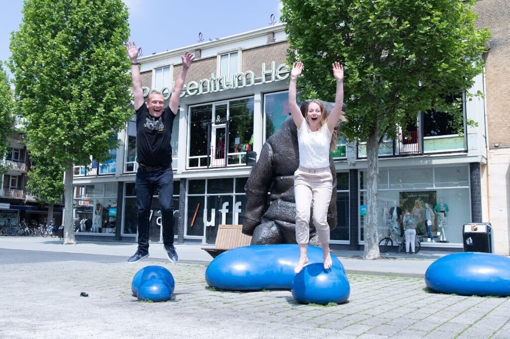 Tijs Jagers en Tanja Diepenmaat zorgen voor sportvermaak in de stad. Foto: Remco Ditmar