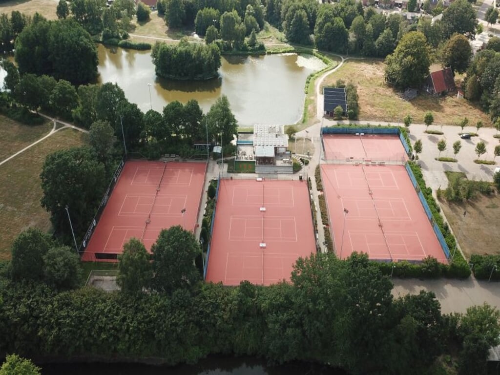 Het mooie complex van de Tennis Vereniging Denekamp