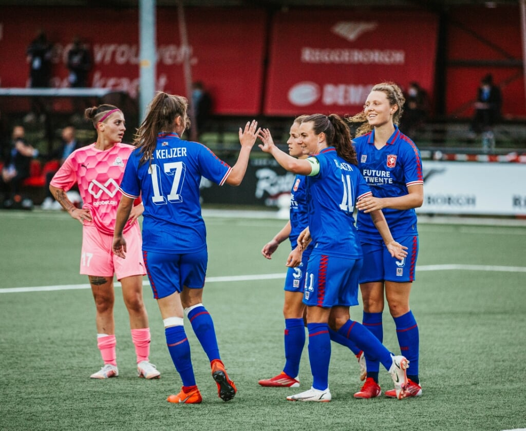 FC Twente Vrouwen won het minitoernooi CL op het Diekman. (Foto's: Stef Heerink/FC Twente Media)