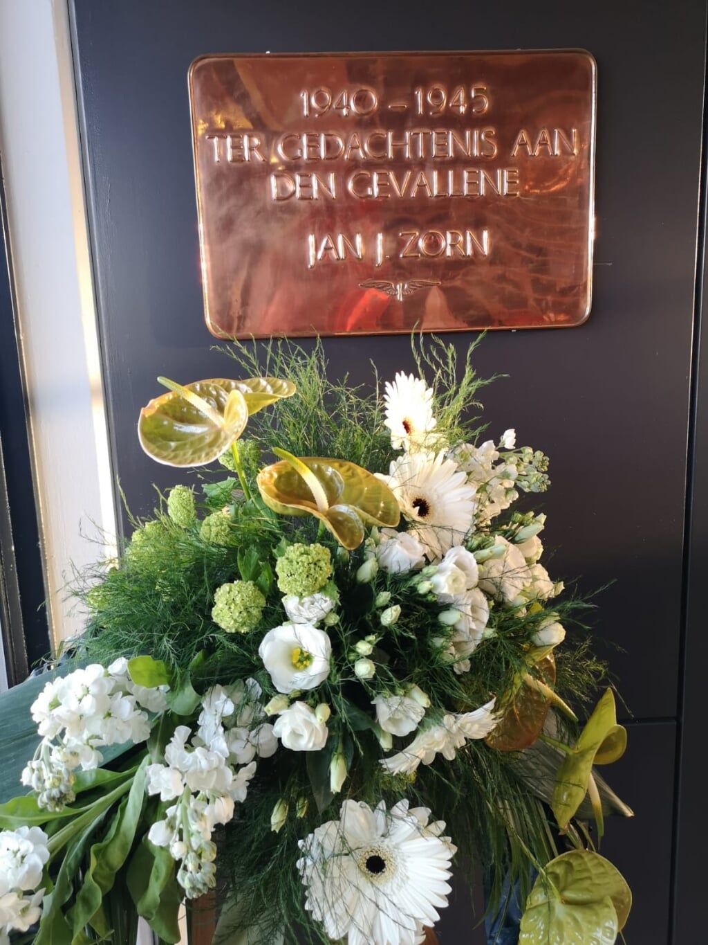 De plaquette van Jan J. Zorn blijft uiteraard behouden.