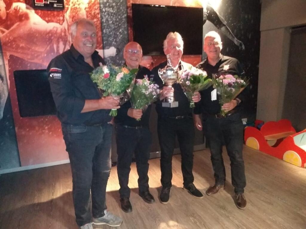 De biljarters Ben Hilverink, Frits Dijkstra, Bert Boes en Jan Tilmans. 
