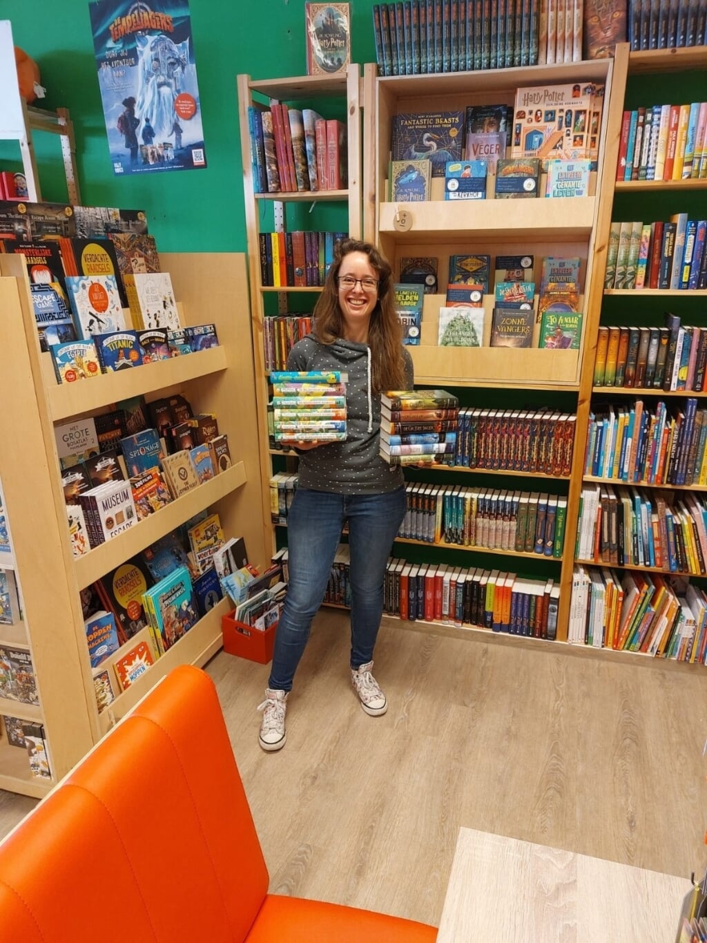 Kinderboekverkoopster Odette Brethouwer in De Dondersteen. 