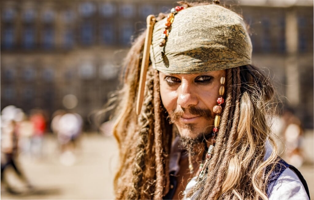 Jack Sparrow is te gast bij de Braderie op de Woonboulevard.
