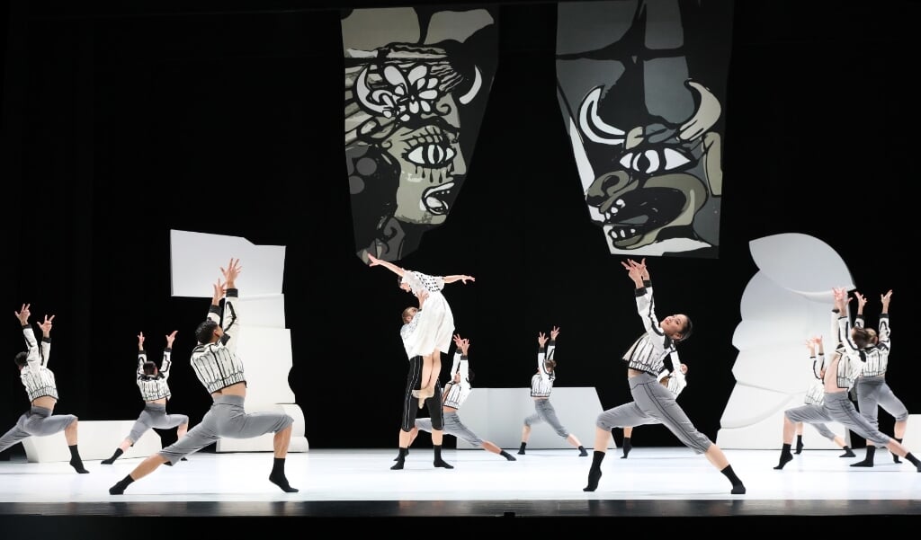 "Carmen.maquia" Choreografie | Gustavo Ramírez Sansano Introdans-premiere 10 december 2022, Arnhem (foto: Hans Gerritsen).