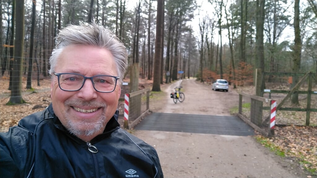 Heracles-fan Theo Vos: op de fiets naar Den Haag..